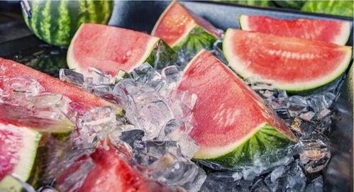 砀山古城吃瓜现场,夏日吃瓜现场盛况空前