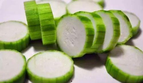 吃瓜切开皮发黑,揭秘夏日水果保鲜小窍门