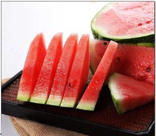 女的吃瓜怎么回答,揭秘网络八卦背后的社交现象