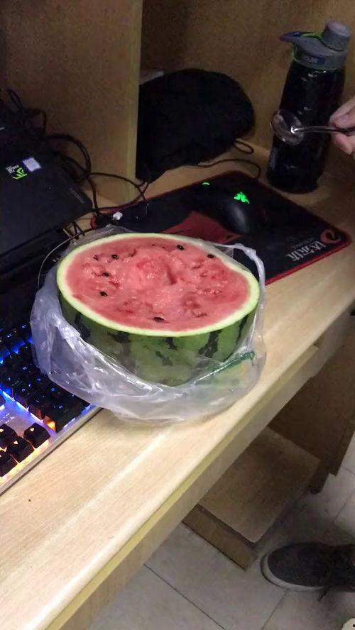 吃舍友瓜,揭秘室友间的甜蜜秘密